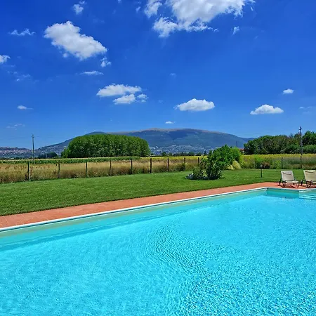 فيلة By Posarellivillas *