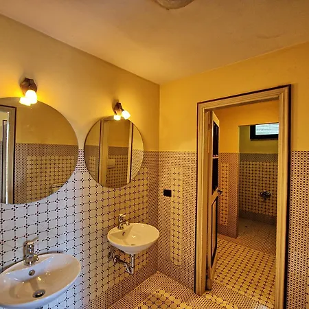 By Posarellivillas * أسيسي