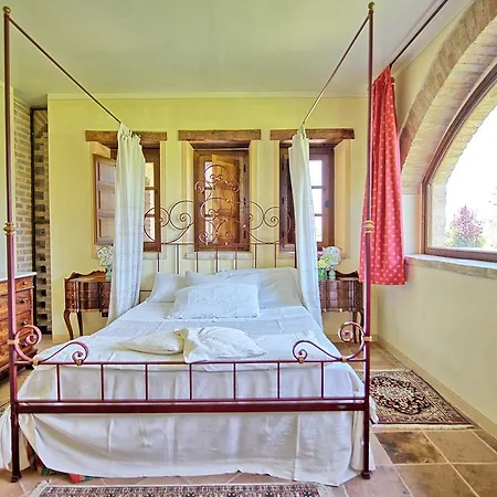 By Posarellivillas فيلة أسيسي